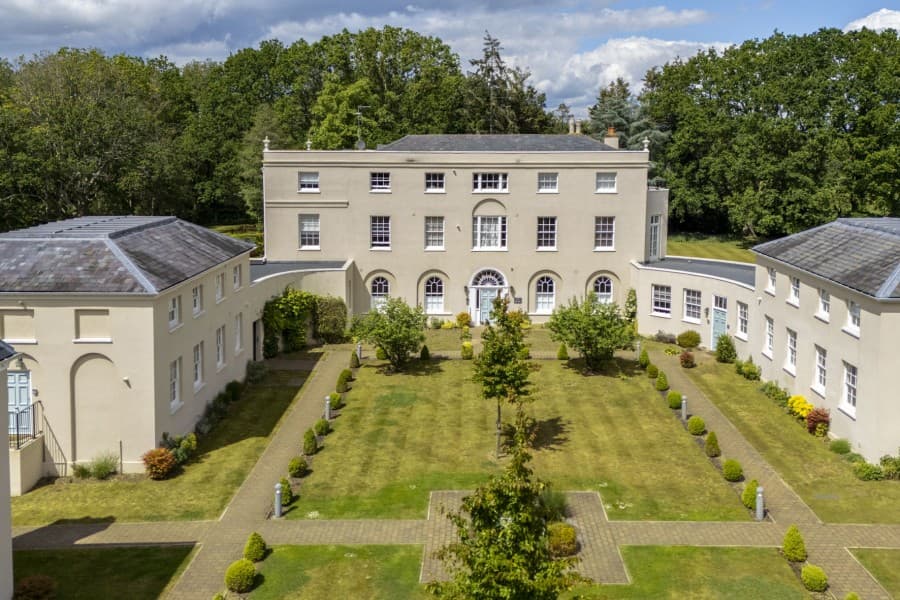 290 Stroude Road, Egham, Surrey, TW20 9UZ