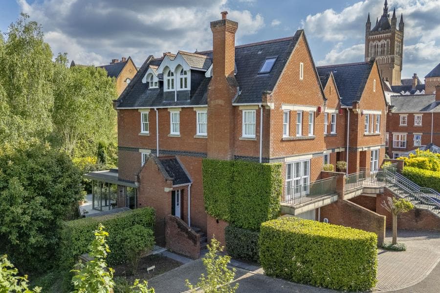 Pinel Close, Virginia Water, GU25 4SP